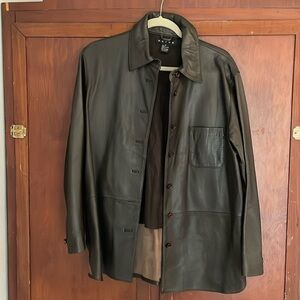 Révue dark brown button down leather jacket. Size 8. Great for Fall weather.